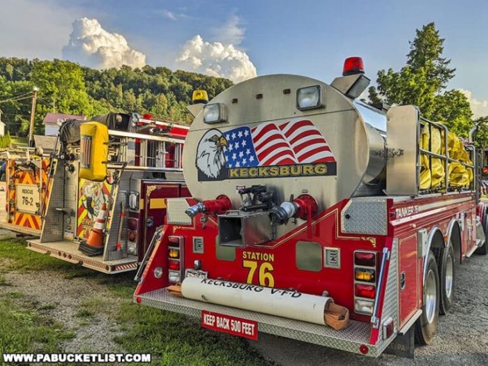 Kecksburg ufo pa festival parade annual july started event off two day roads lined many people info