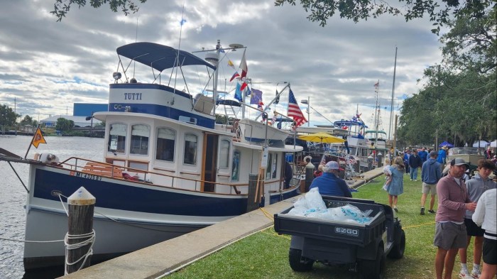 Madisonville wooden 2001 full louisiana boat festival size click picture