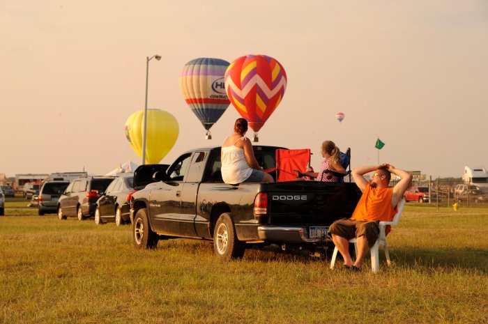 Balloon air hot mass launch